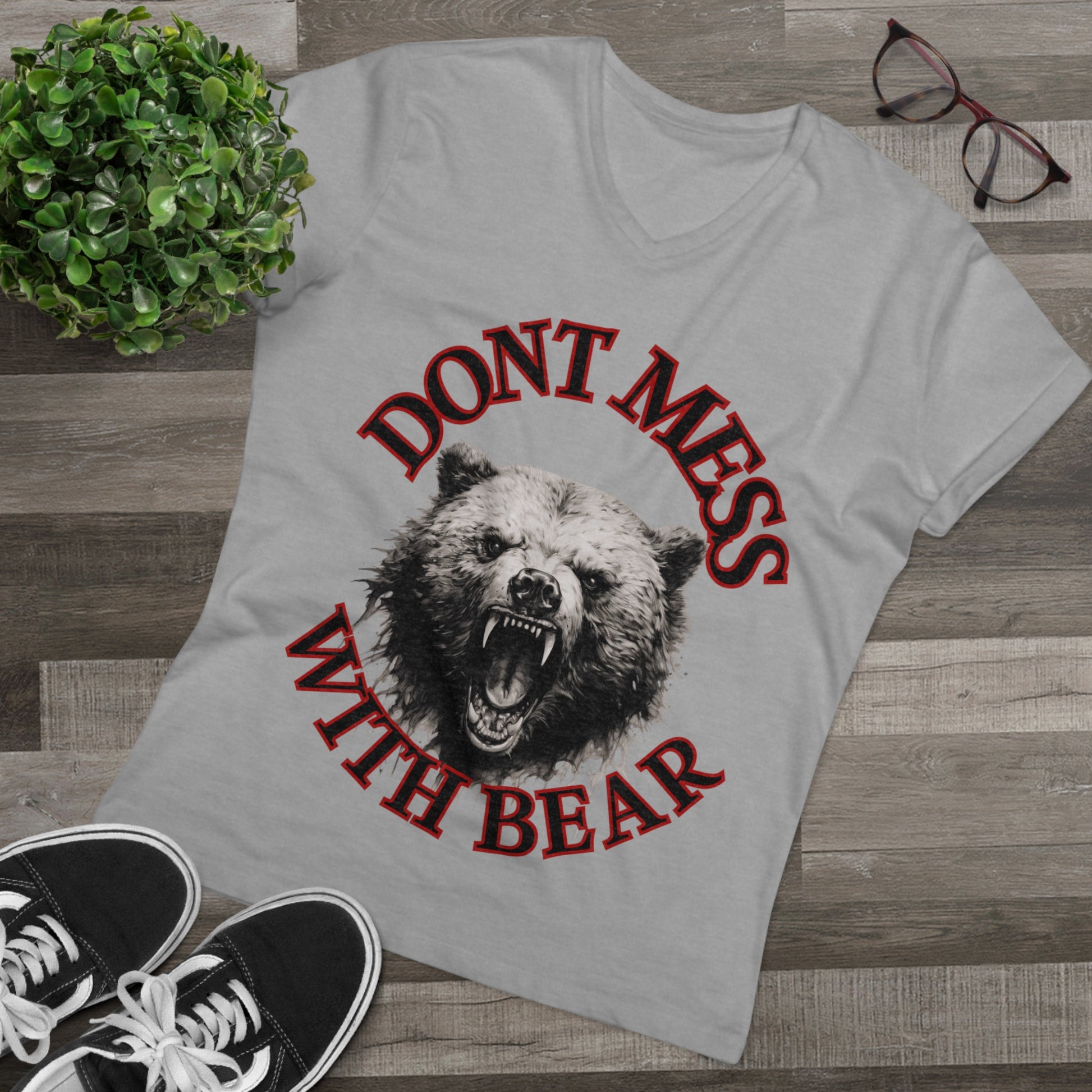 Angry Bear Close Up Men's Organic V-Neck T-Shirt | Fierce Wildlife V-neck Heather Grey S 