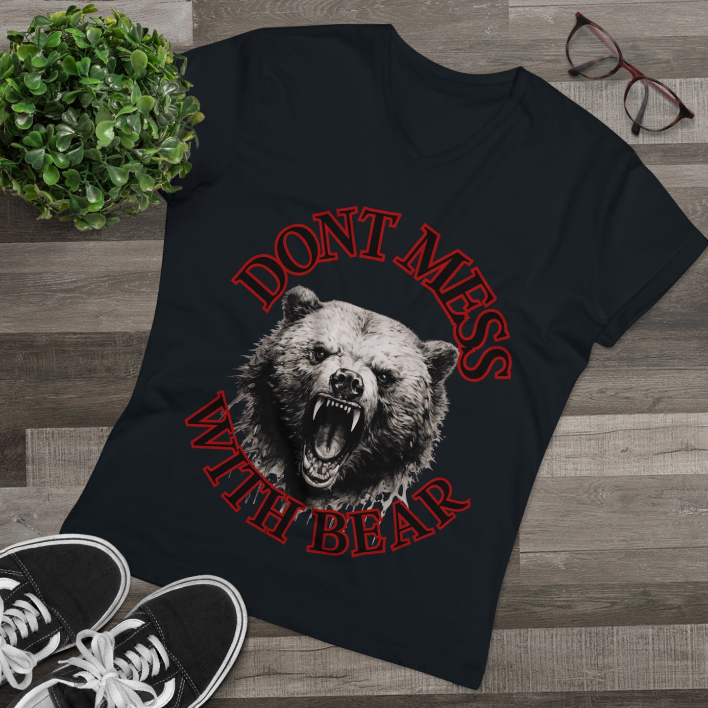 Angry Bear Close Up Men's Organic V-Neck T-Shirt | Fierce Wildlife V-neck Black S 
