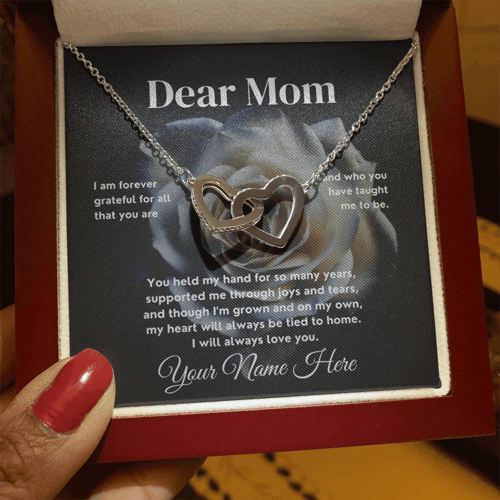 Sentimental mother appreciation keepsake pendant on display with heartfelt message for Mom.